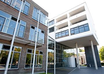 Der Haupteingang des BVS-Bildungszentrums (Foto: Jürgen Windisch)